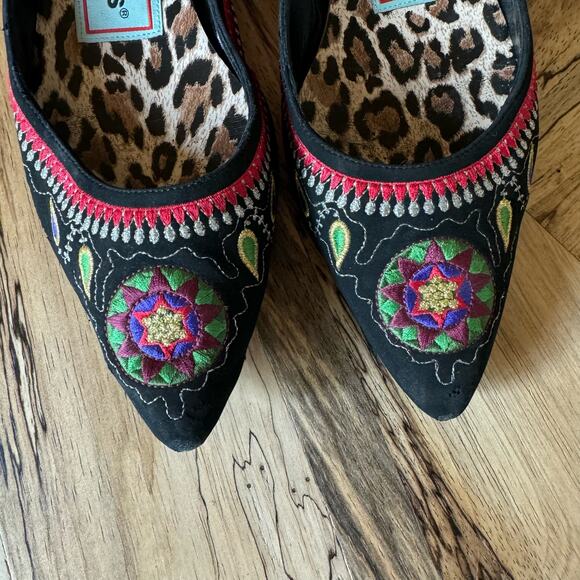 Warren Edwards Handmade in Italy Embroidered Flats - Picture 3 of 6